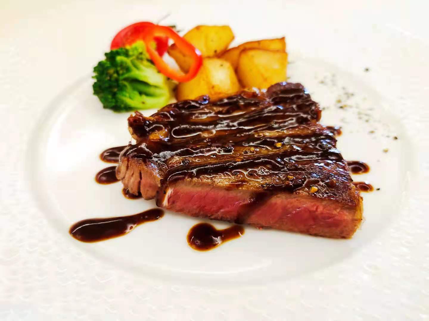 原價78元的牛排套餐只賣8.88元，吃起來就是個這？！